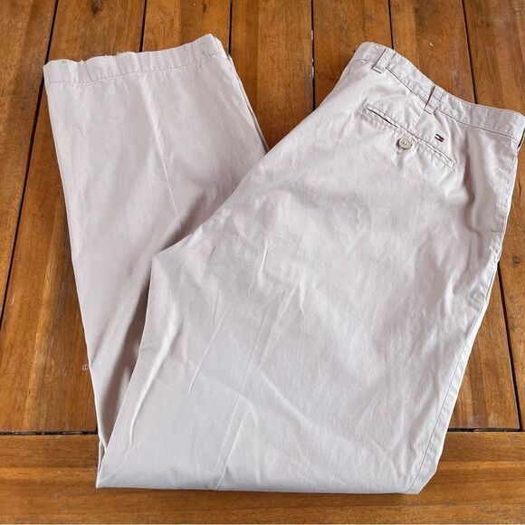 Tommy Hilfiger Men’s Lightweight Khakis W40 L32 - Picture 1 of 4